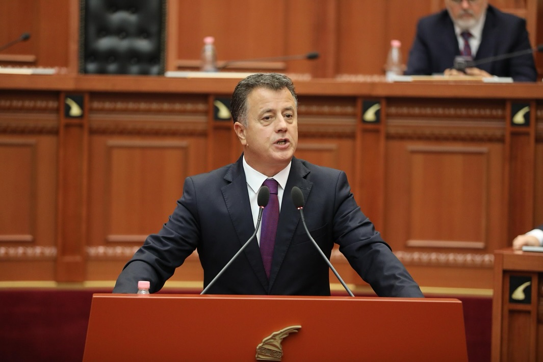  Flamur Noka me zor ka mbaruar fakultetin    Reagimi i Dash Sulës për Salianjin  Bravo i qoftë