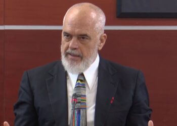 “Së shpejti, ministrat ‘jo njeri’ do jenë normalitet”/ Rama: Vetëm hajdutët diskutojnë si do vjedhë Diella