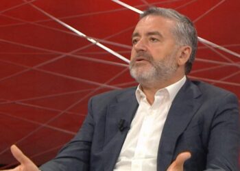 Mbledhja për shkarkimin e Veliajt/ Klosi: Tirana ka nevojë për drejtues! Opozita ende pa një emër kandidati