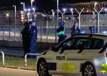 Alarm në Kopenhagë, dronët fluturojnë pranë aeroportit, anulohen me dhjetëra fluturime
