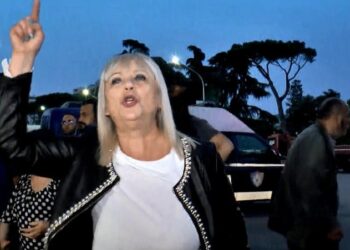 “Pse nuk e pyete Dumanin për 5 pronat që ka dhënë me qira?”/ Adriana Kalaja i kërkon llogari zyrtarit amerikan