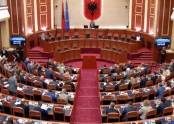 LIVE/ Nis seanca plenare në Kuvend, pritet miratimi i anëtarëve të komisioneve parlamentare
