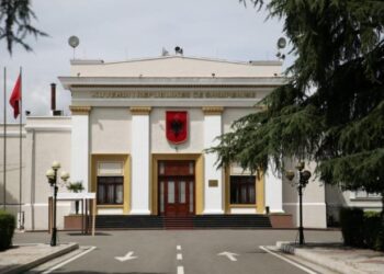 Kuvendi, plan për të kufizuar gazetarët? Safe Journalist letër Peleshit: Do ishte hap i madh pas për lirinë e shtypit..