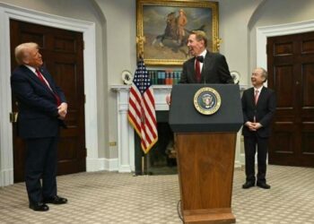 Larry Ellison rrëzon nga froni Elon Musk, bëhet njeriu më i pasur në botë falë Trump