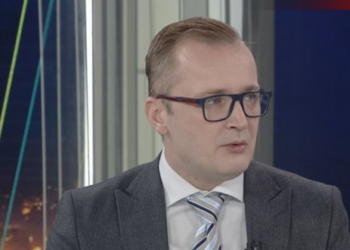 “A do kandidoni për Bashkinë Tiranë? Ja si përgjigjet Lisandër Hoxha