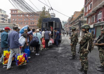 Trazirat në Nepal, të paktën 51 të vrarë/ Mbi 12,500 të dënuar arratisen nga burgjet