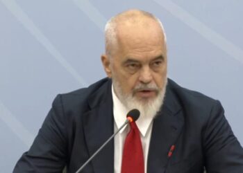 “Drejtues injorant, ndërtues pa leje dhe falsifikator”/ Rama sulmon sërish ish-kreun e AMP Vlorë
