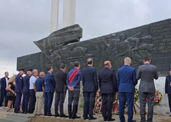 Vlora përkujton 105-vjetorin e luftës, ceremonia bën bashkë palët politike në homazh