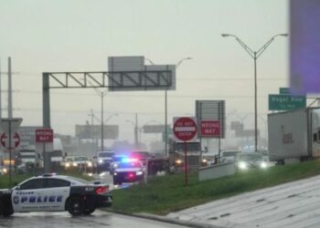 VIDEO/ Dy të vdekur dhe tre të plagosur nga të shtënat në ndërtesën e ICE në SHBA. Autori vendosi mesazh te plumbat