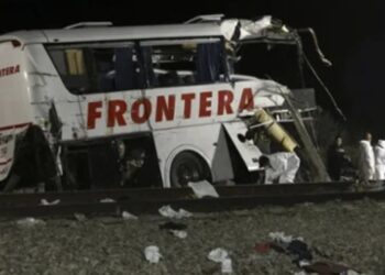 Tragjedia/ Treni përplaset me autobusin në Meksikë, 8 të vdekur dhe 45 të plagosur (VIDEO)