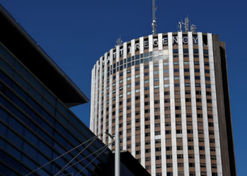 Gjendet i vdekur ambasadori i këtij vendi në Francë, dyshohet se ra nga kati i 22-të i hotelit