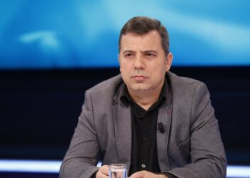 Shkarkimi i Veliajt, Abilekaj-mazhorancës: Një grup “Diellash” të mishëruar e që votojnë siç do Rama