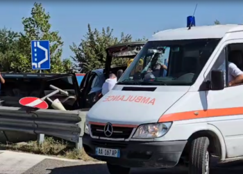 Aksident i rëndë në Fier-Lushnje, një viktimë dhe dy të plagosur