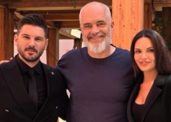 “Arkitekti i vendit që shikon drejt të ardhmes”/ Aktori turk dhe bashkëshortja e tij Almeda Abazi takohen me Ramën