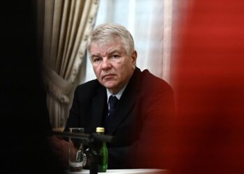 Ambasadori rus paralajmëron NATO-n: Nëse rrëzoni avionët tanë, do të ketë luftë