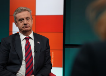 Ambasadori britanik: Ngërçi politik po e lë Kosovën pa zë ndërkombëtar, Kushtetuesja duhet të respektohet