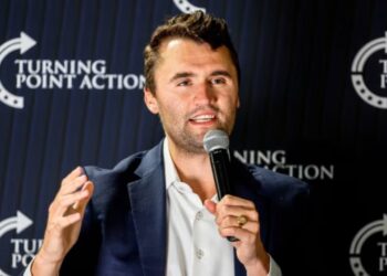 Vrasja e Charlie Kirk, autoritetet: Kemi pamje të qarta të autorit! Gjendet arma e dyshuar për ekzekutimin e aktivistit