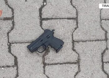 Kërcet arma në Tiranë, kunati plagos kunatin