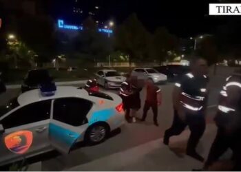I armatosur dhe me fishek në fole, arrestohet 30-vjeçari dhe shoku i tij në Tiranë