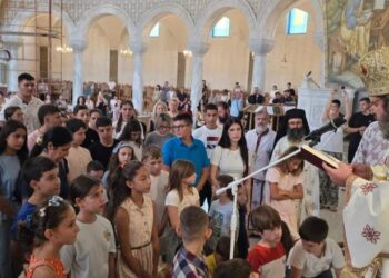 Kryepeshkopi Joan bekon fëmijët në katedralen ‘Ngjallja e Krishtit’ për fillimin e vitit të ri shkollor