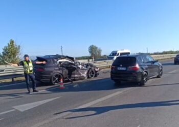 (VIDEO) Aksident në aksin Lushnje-Fier/ Makina përplaset me kamionin, plagoset rëndë drejtuesi i mjetit