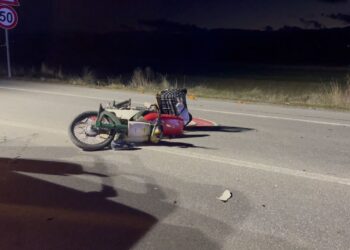 Aksident në Pogradec, plagoset rëndë drejtuesi i një motori (Video)