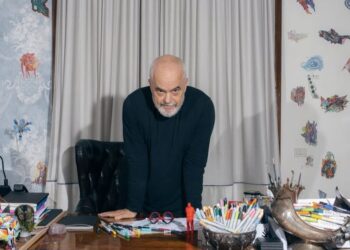 “Shihemi në 11.00!” Rama mesazh para nisjes së Asamblesë, ku pritet shpallja e kabinetit të ri