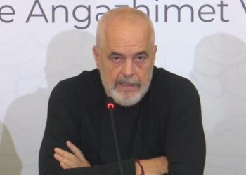 (VIDEO)Vijon aksioni për lirimin e hapësirave publike, Rama: Ecim pa ndallim…