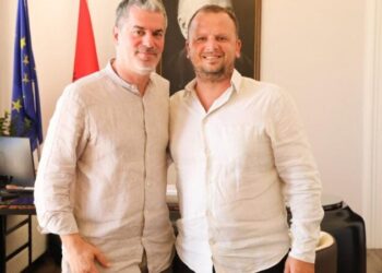 Dha dorëheqjen, Ermal Dredha i dorëzon stafetën Elis Halilit: Do të bëjë më të mirën për Vlorën 