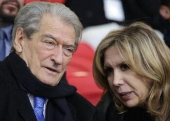 Evi Kokalari tregon prapaskenat në selinë blu: Berisha po përgatit djalin e besnikut të tij për ta vendosur në krye të PD