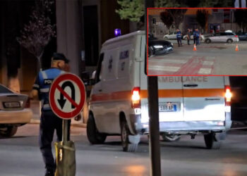 Aksident në Fier, makina merr përpara dy të moshuarit. Dërgohen me urgjencë në spital