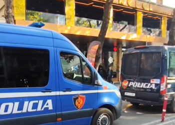 (VIDEO) SPAK zbardhi e vrasjen e Klevis Lleshit, RENEA dhe FNSH zbarkojnë te lokali i autorit të dyshuar