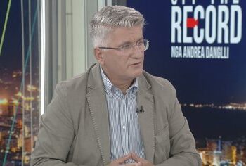 Paralajmërimi i Agron Gjekmarkajt: Ora e opozitës po troket, por zgjohuni herët që ta dëgjoni