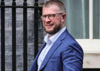 Tjetër goditje për Starmer, drejtori i strategjisë së kryeministrit jep dorëheqjen. Iu kapën mesazhe seksuale për..