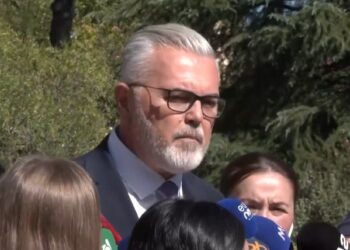 Mbyllja e Kuvendit pa debat skenar nga mazhoranca? Si përgjigjet Toni Gogu