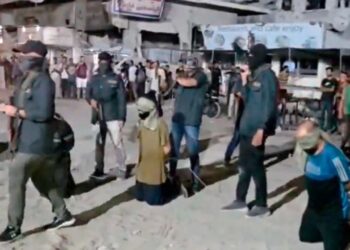 Hamasi ekzekuton publikisht 3 palestinezë/ U akuzuan si bashkëpunëtorë të Izraelit (Pamjet)
