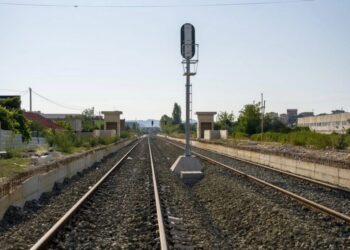 Hekurudha Tiranë-Durrës-Rinas nis operimin me tren elektrik në 2027-ën
