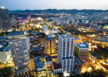 Tirana zgjerohet me kulla, popullsia u shtua me vetëm 1.7 mijë banorë në 2024