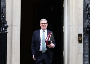Starmer reagon pas protestave masive: Britania nuk ua dorëzon flamurin atyre që e përdorin si simbol të dhunës e përçarjes