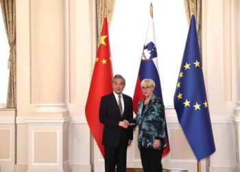 Kina e Sllovenia vlerësojnë lidhjet dypalëshe dhe angazhohen për shtim të bashkëpunimit