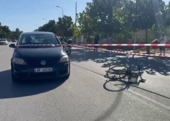 Korçë/ Po lëvizte me biçikletë, përplaset nga automjeti 51-vjeçarja