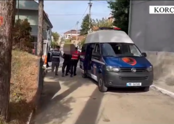 E godet me hekur në kokë, gruaja plagos burrin pas një konflikti