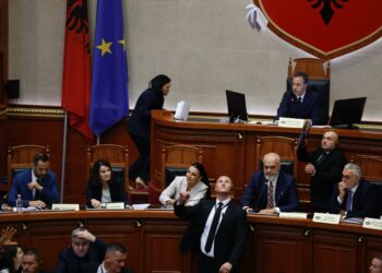 Tensionet në Kuvend, PS kërkon “ndëshkim” për demokratët, zbulohet letra për Peleshin