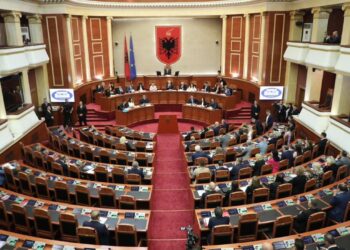 Miratimi i programit të qeverisë, opozita kërkoi ripërsëritje të seancës/Peleshi: Vijojmë punën bazuar në Kushtetutë..  