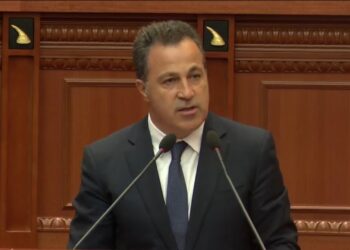 Peleshi zgjidhet me 84 vota PRO dhe 3 KUNDËR në krye të Kuvendit, demokratë iu bien tavolinave! Votojnë edhe Dajko, Muçi e Shehu