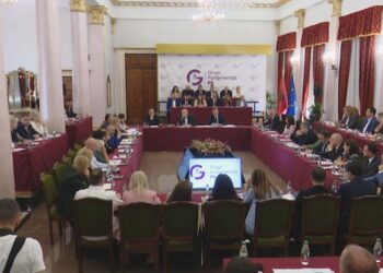 Çfarë (nuk) u pa në mbledhjen e grupit, deputetët e rinj i prezantohen Gardës, Rama humor me Peleshin e Llajën