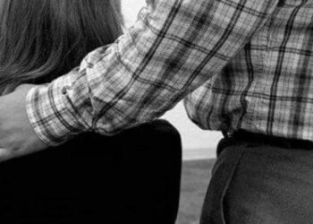 Ngacmonte seksualisht nxënëset përmes mesazheve në WhatsApp, Prokuroria dërgon në gjyq mësuesin