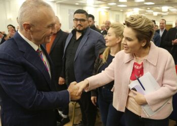 Kryemadhi uron ditëlindjen e LSI me videon e Metës: Aty ku rrëzoheshim ngriheshim me dinjitet