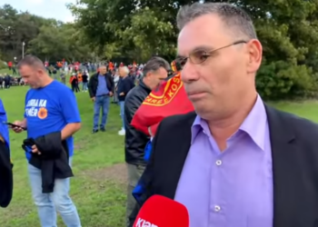 Protesta në Hagë, qytetarët: Çlirimtarët janë të pafajshëm, qeveria Kurti nuk po i mbron