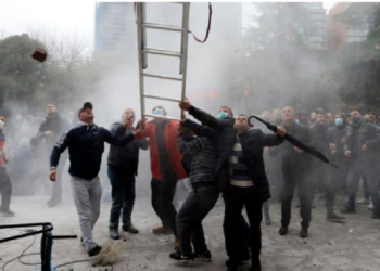 Si më ndryshuan të çmendurit e PD?